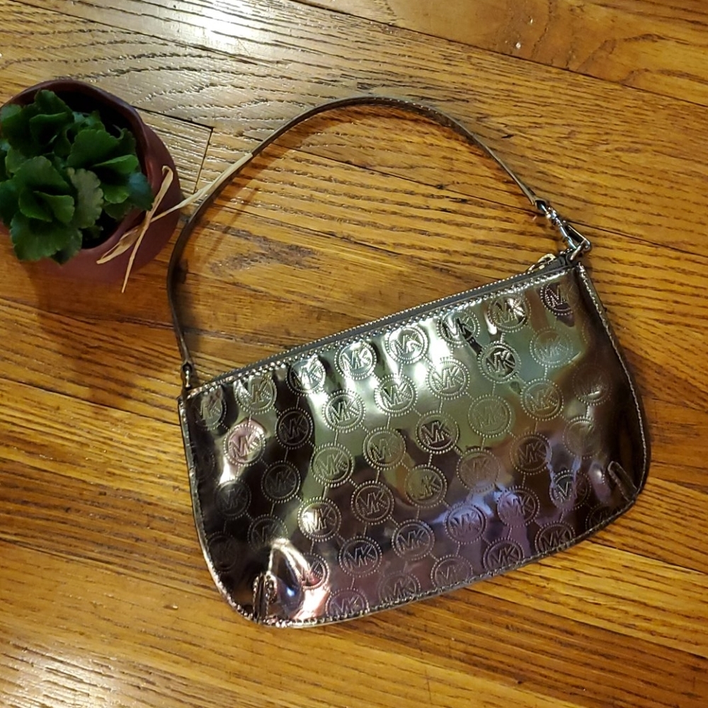 Michael Kors wristlet - Picture 2 of 7